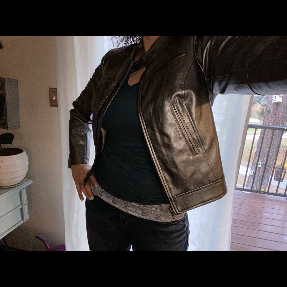 VENUS Silver faux leather crop jacket